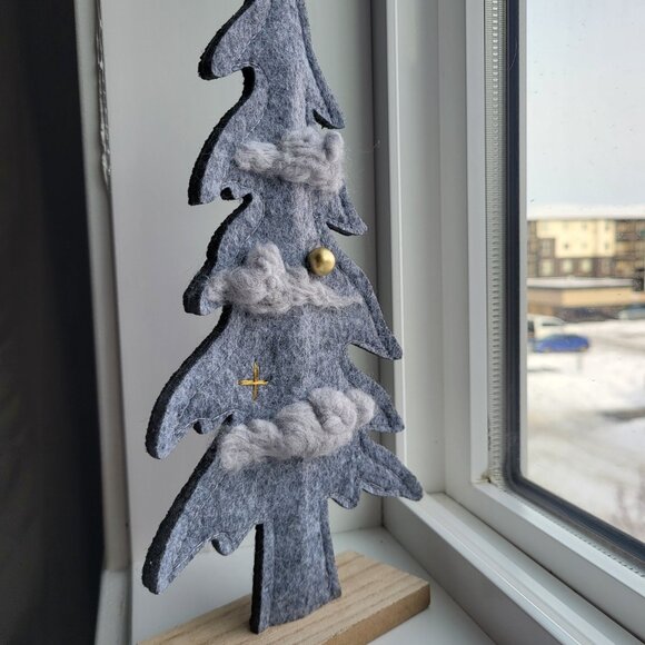 Handmade Felt Christmas Trees – Set of 3 | Scandinavian Winter Décor | Minimalis - Picture 8 of 9